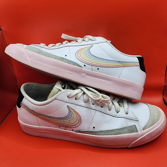 Nike Blazer Low '77 Men's 10.5 Sneakers White Pink Shoes DD3034-100 LGTBQ+ - Picture 10 of 11